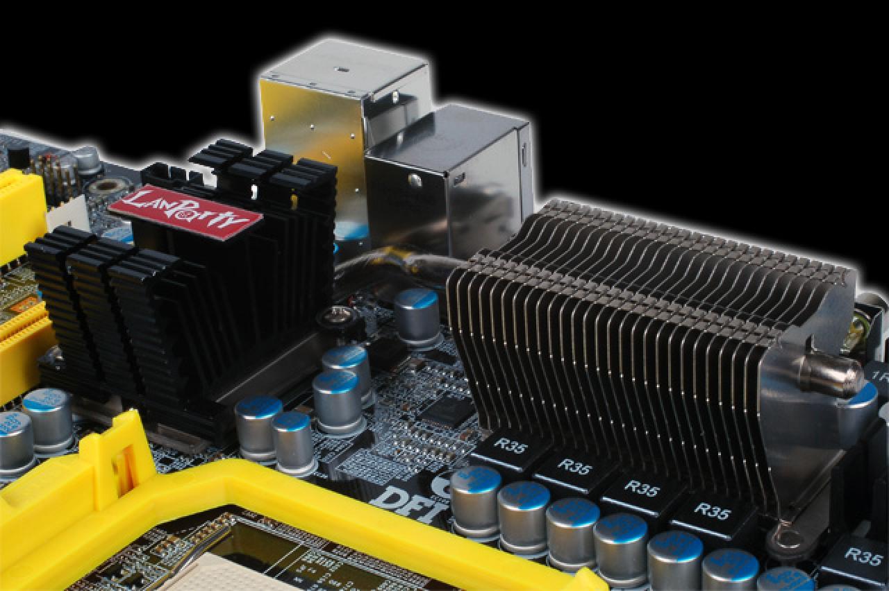 [19/03/2009] DFI zeigt AM3 Mainboard Lanparty DK 790FXB-M3H5 (2)