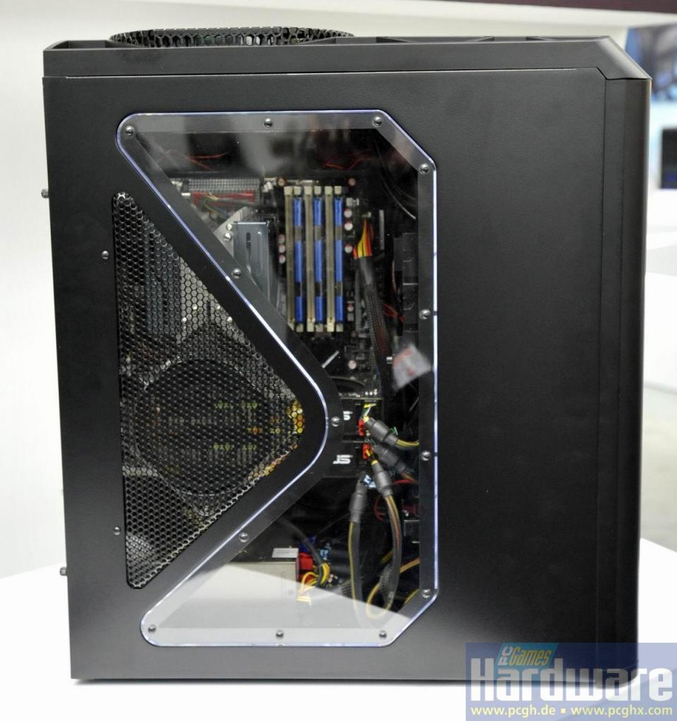 [04/03/2009] Asus ROG-Gehäuse (15)