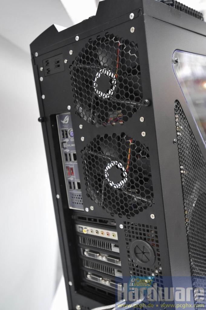 [04/03/2009] Asus ROG-Gehäuse (16)