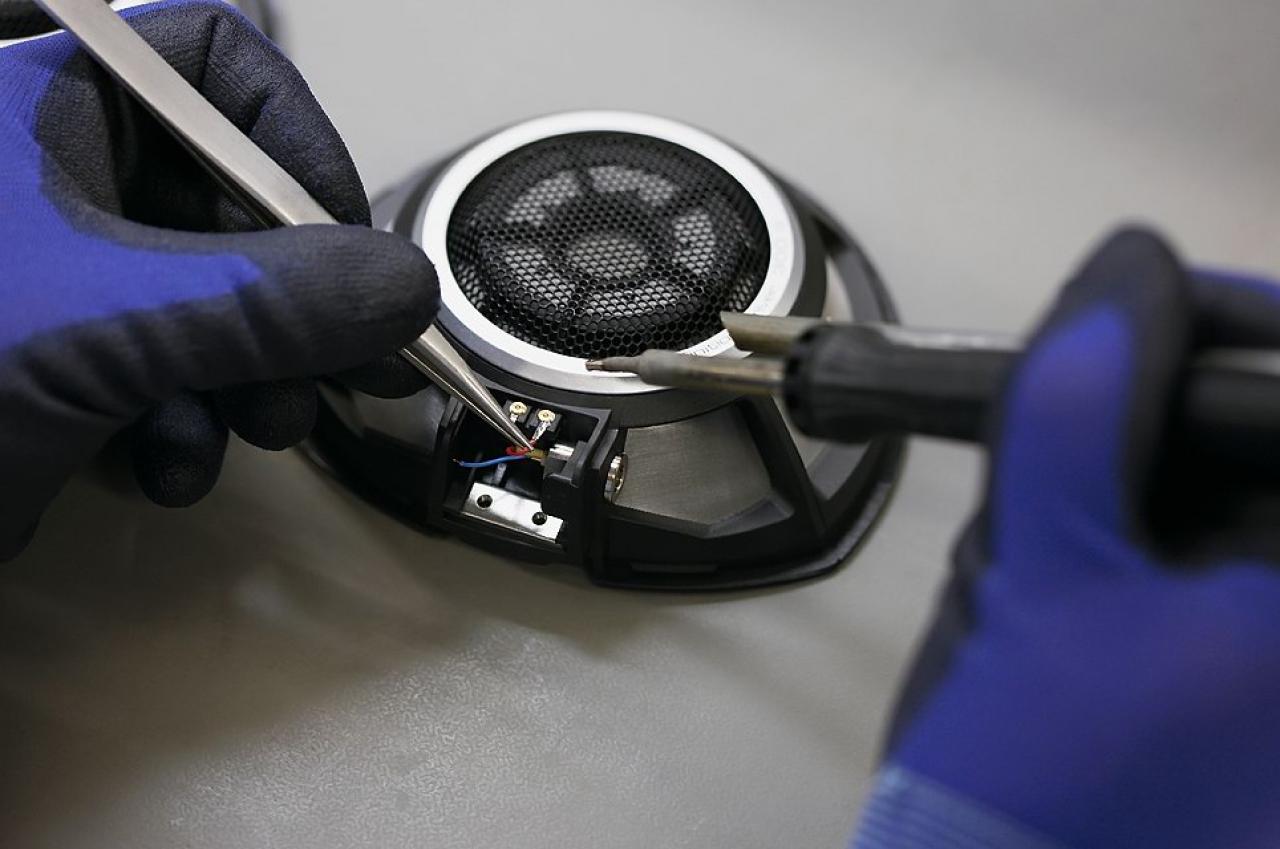 [17/03/2009] Fertigung: Sennheiser HD 800: Der Zusammenbau (9)
