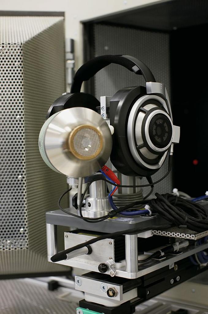 [17/03/2009] Sennheiser HD 800: Die Funktionsprüfung am Ende der Fertigung