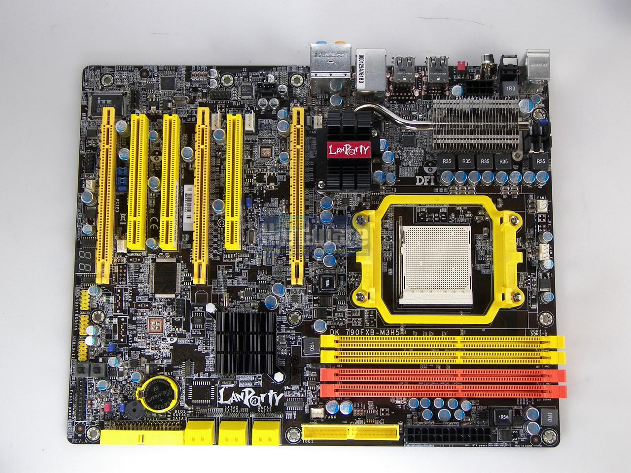 [25/03/2009] DFI Lanparty DK 790FXB-M3H5 (4)