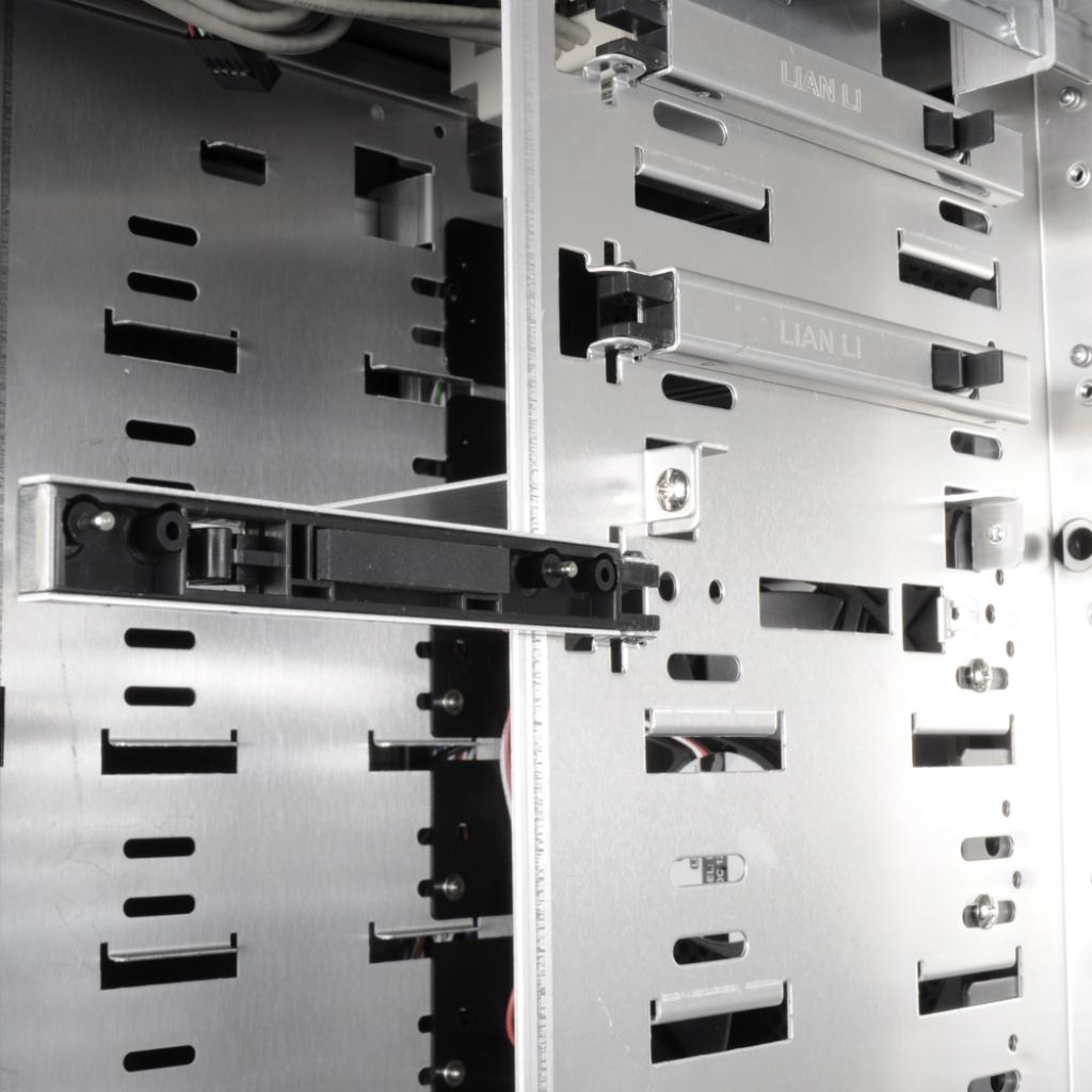[24/03/2009] Lian Li PC-B10 (13)