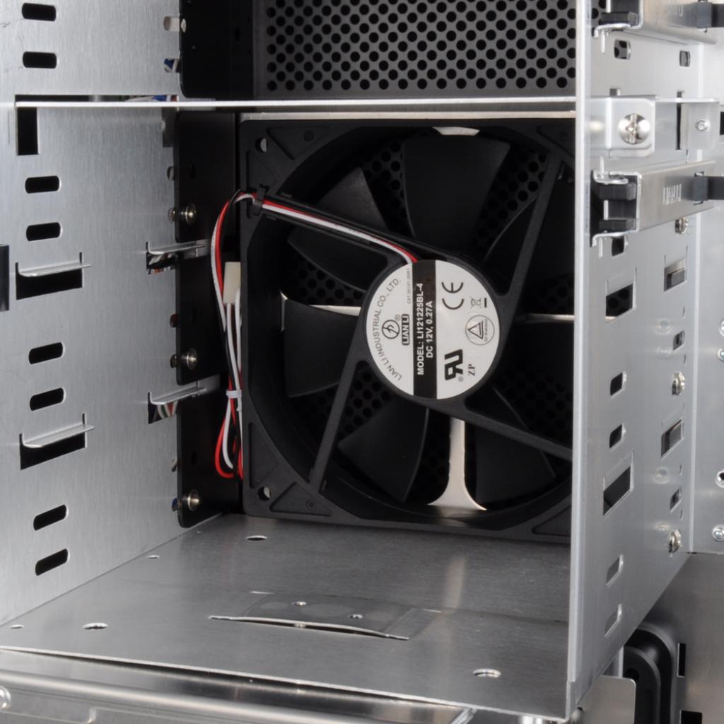 [24/03/2009] Lian Li PC-B10 (16)