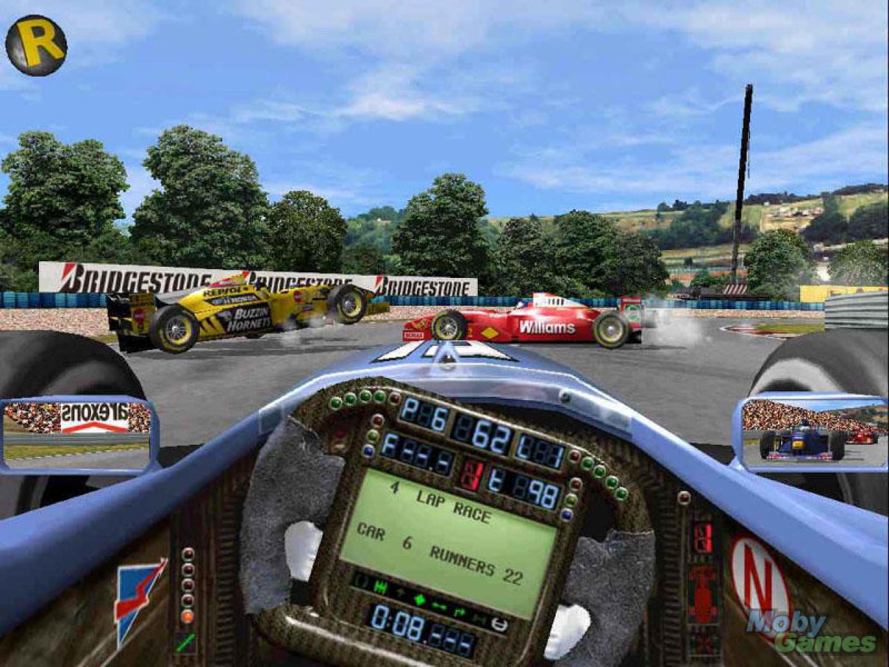 [28/04/2009] Grand Prix 3, 2000: Microprose geht mit dem Vorzeigetitel in die dritte Runde. Die Lizenz ist jedoch für die Saison 1998. Das Spiel ist erneut gut, aber gegen EA fehlt dem kleinen Microprose das große Geld.