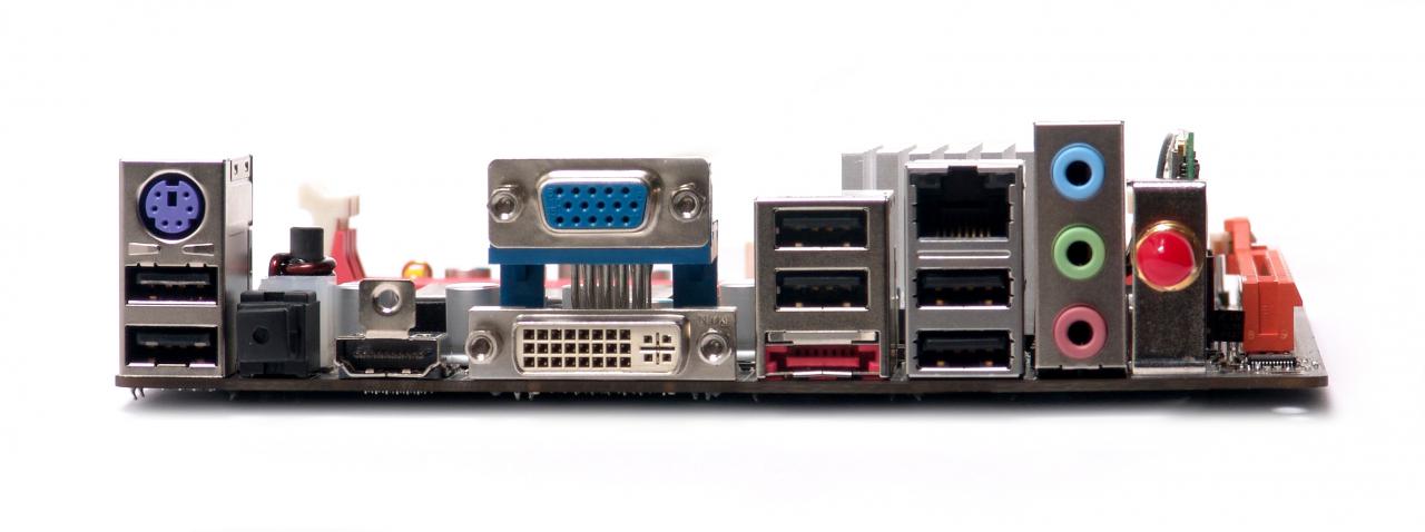 [22/04/2009] Zotac Geforce 9300-ITX Wifi (17)