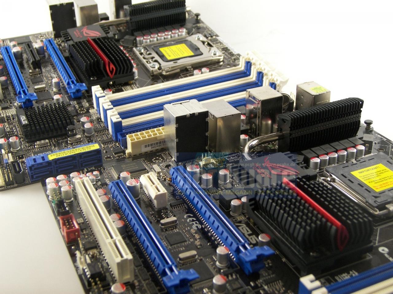 [30/04/2009] Asus Rampage II Gene, Sockel 1366 (hinten) und Asus Maximums II Gene, Sockel 775 (3)