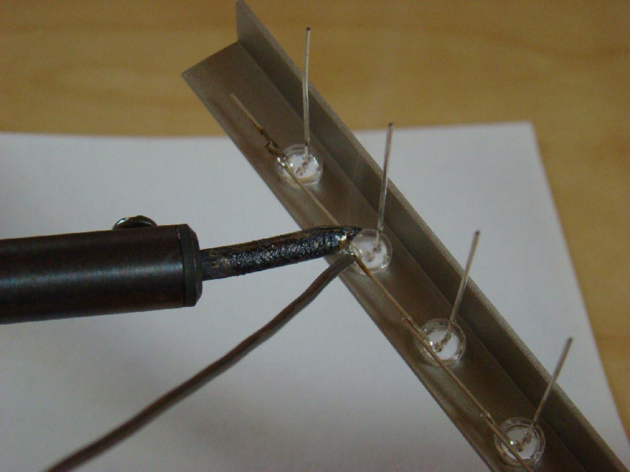 [22/04/2009] PCGH Extreme: LED-Leiste im Eigenbau (10)