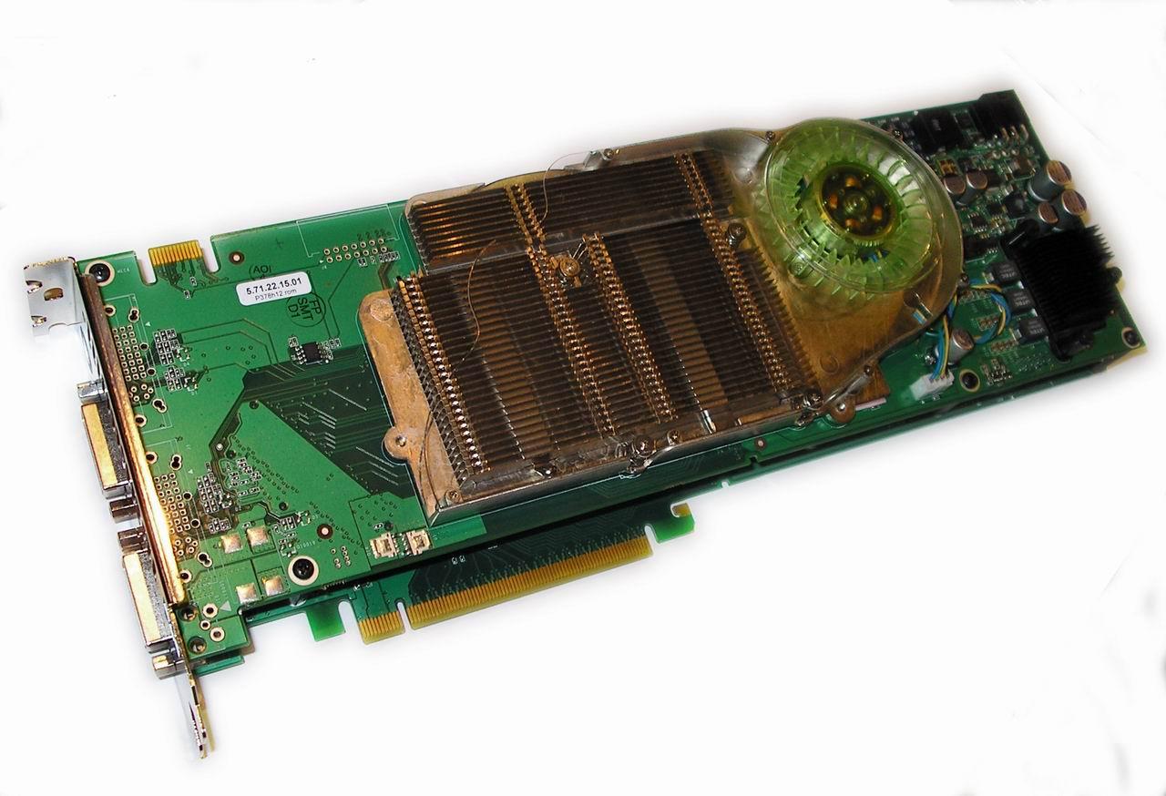 [17/04/2009] Geforce 7900 GX2: Später als gekürzte 7950 GX2 in den Handel gekommen, konkurriert die 7900 GX2 in Sachen Länge mit der Radeon HD 2900 XT GDDR4. Damit ist sie in zweierlei Hinsicht ungewöhnlich: Länge und Prototyp-Status.
