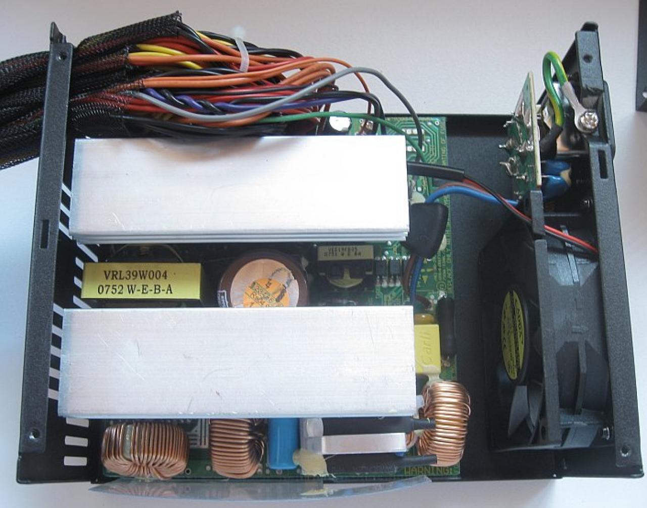 [03/04/2009] Bauteile und Funktionsweise eines Netzteils erklärt (6)