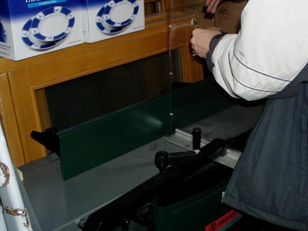 [22/04/2009] Seitenwand aus Plexiglas: Anleitung bei PCGH Extreme (2)