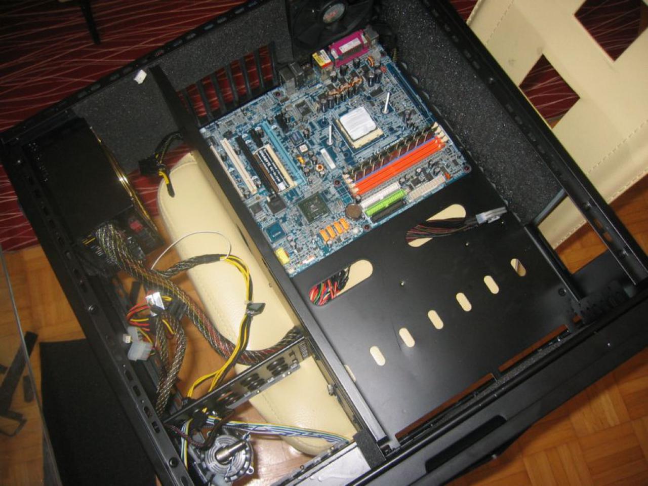 [29/04/2009] PCGH Extreme: Sehenswerter Wakü-PC (11)