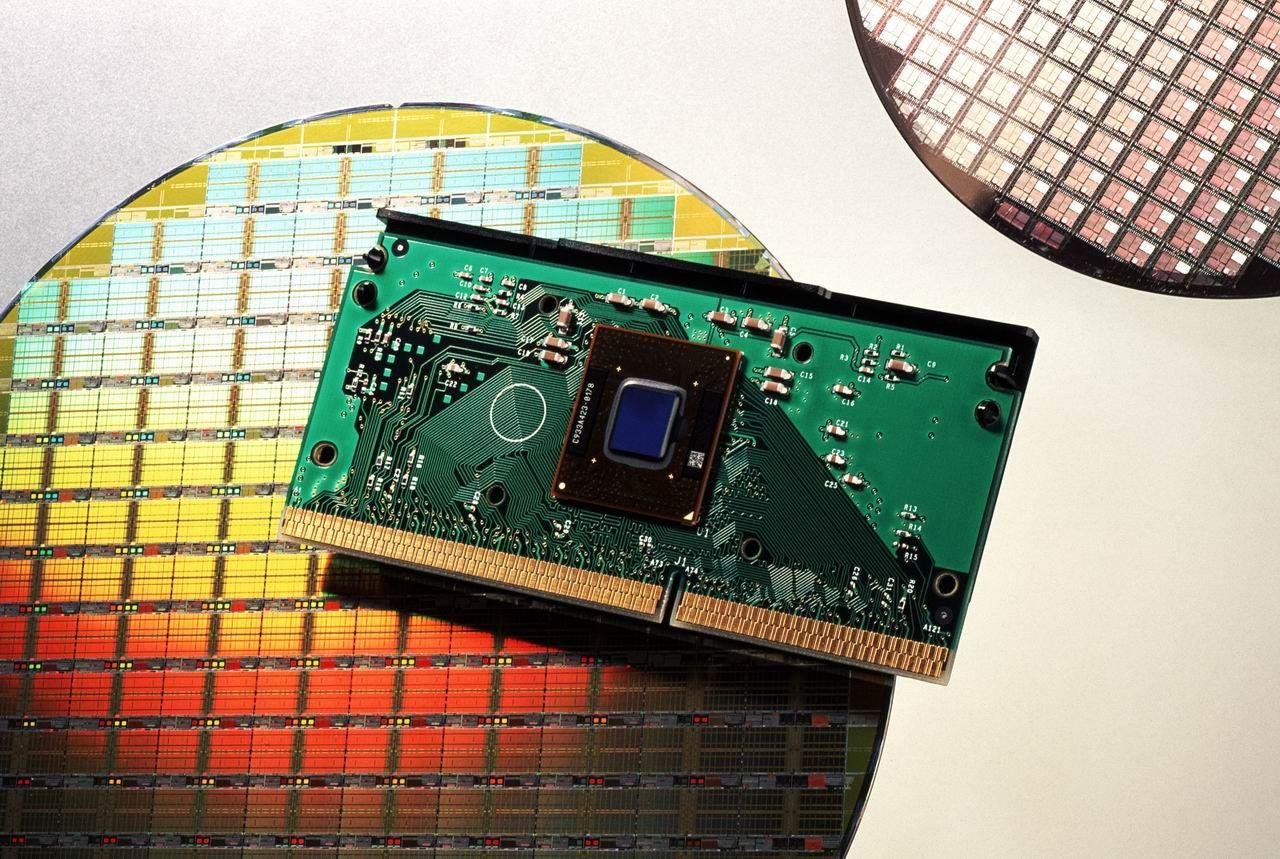 [09/04/2009] Intel Pentium III (Katmai): 1999