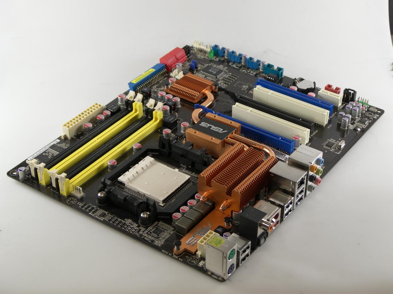 [25/05/2009] Asus M4N82 Deluxe (2)