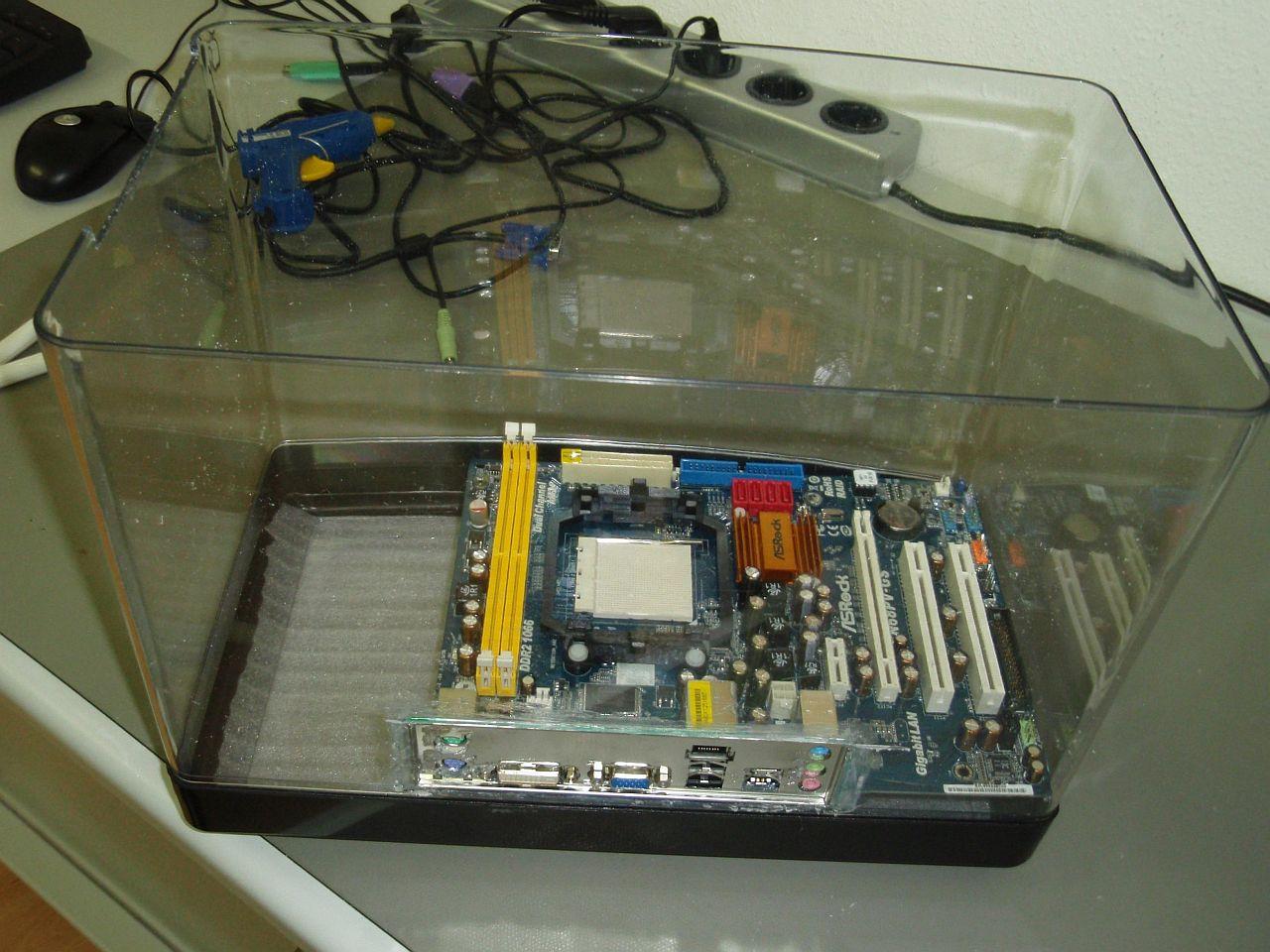 [26/05/2009] PCGH Extreme: Ein Öl-PC entsteht (5)