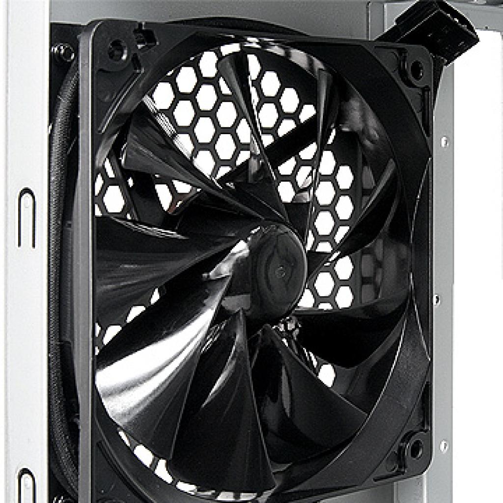 [19/05/2009] Thermaltake Element T (6)