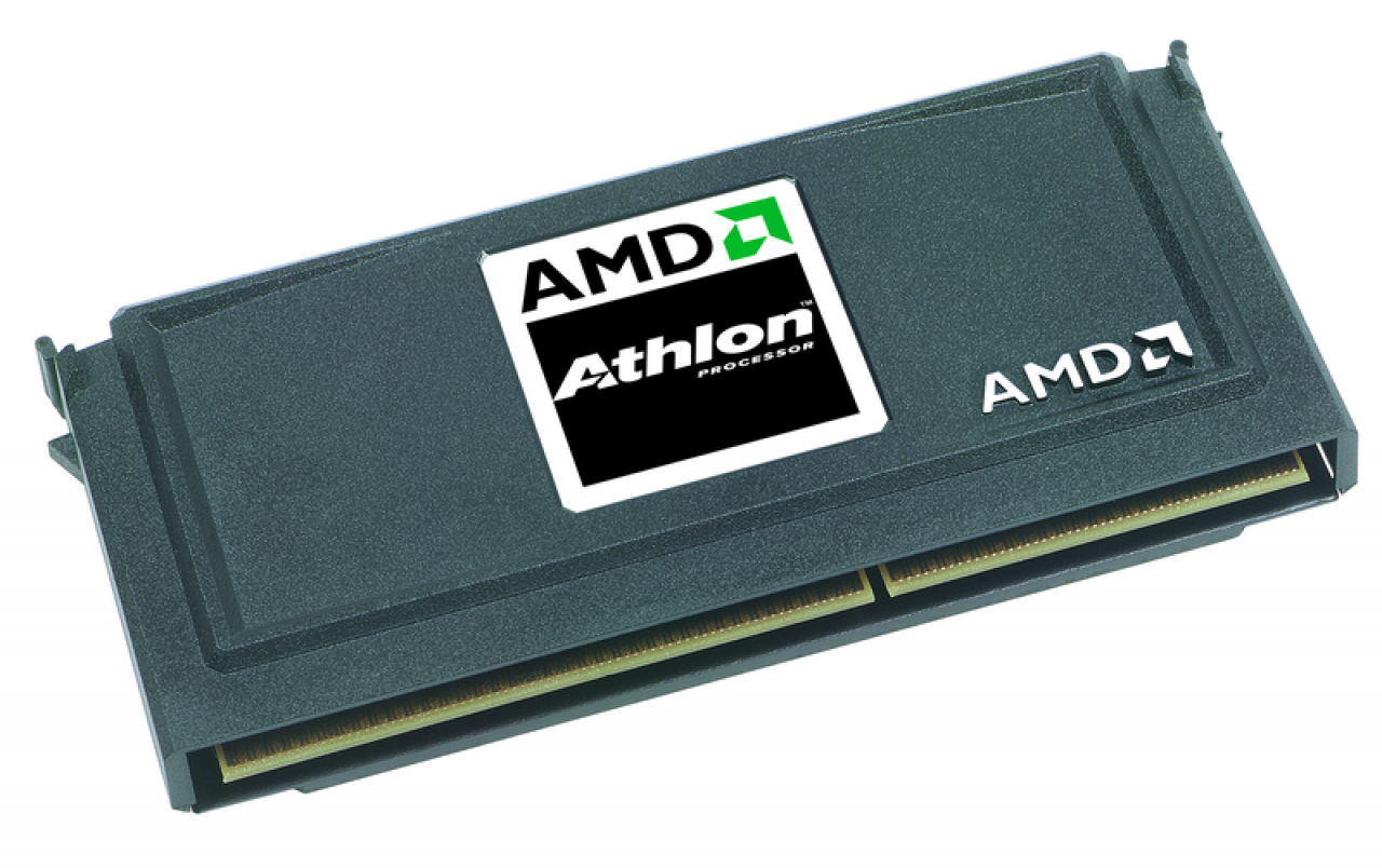 [22/06/2009] Der K7 alias Athlon im Slot-A-Gehäuse, das er einführte - seine Vorgänger, bald aber auch seine Nachfolger saßen in konventionellen Sockeln.