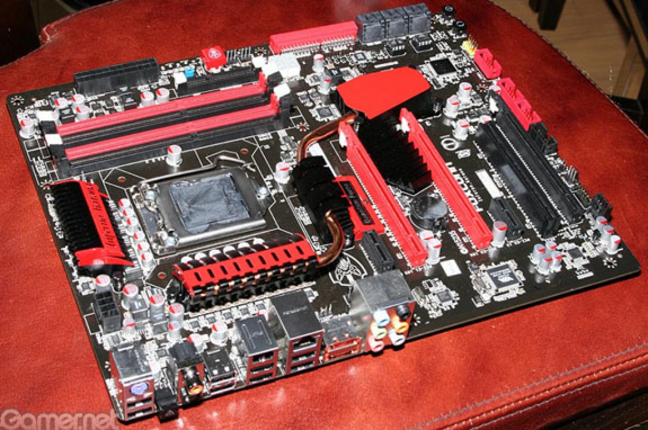 [15/06/2009] Foxconn Inferno Katana: Bilder des finalen P55-Mainboards