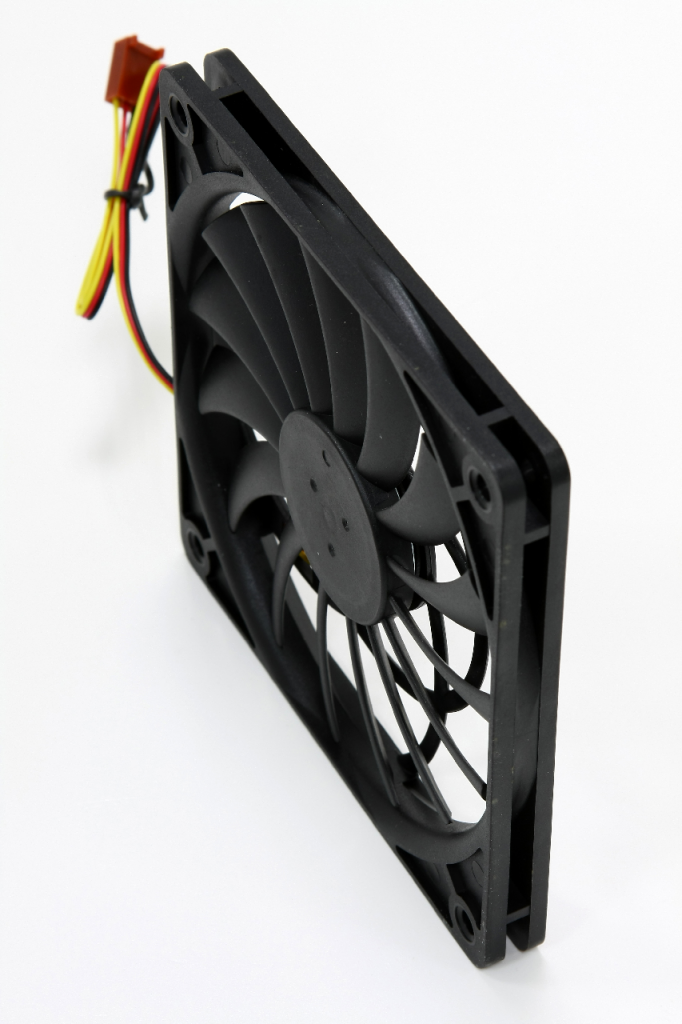 [18/06/2009] Die Slip Stream 120 mm Slim mit nur 12 Millimeter Rahmenstärke