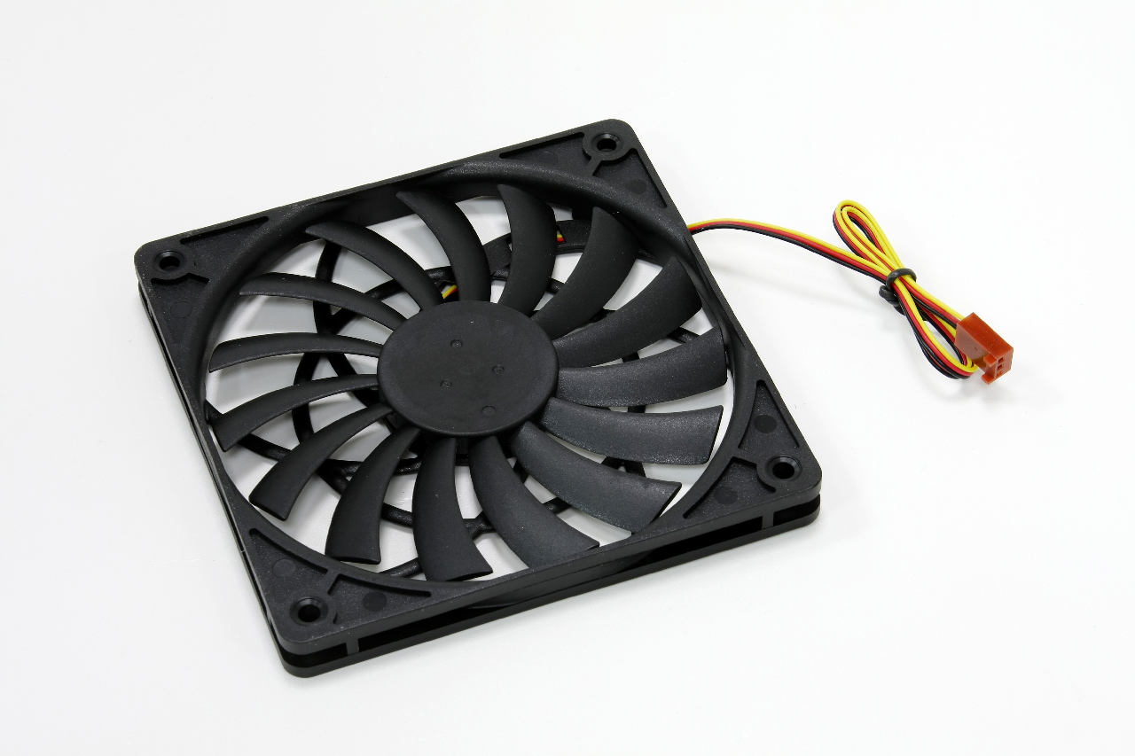 [18/06/2009] Die Slip Stream 120 mm Slim mit nur 12 Millimeter Rahmenstärke