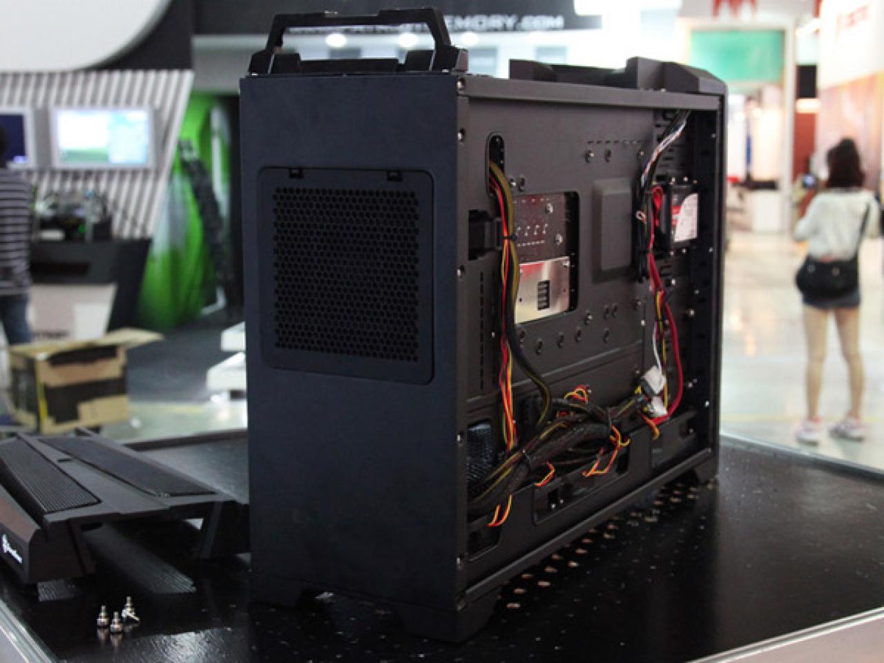 [02/06/2009] Silverstone Raven 2 auf der Computex 2009 (7)