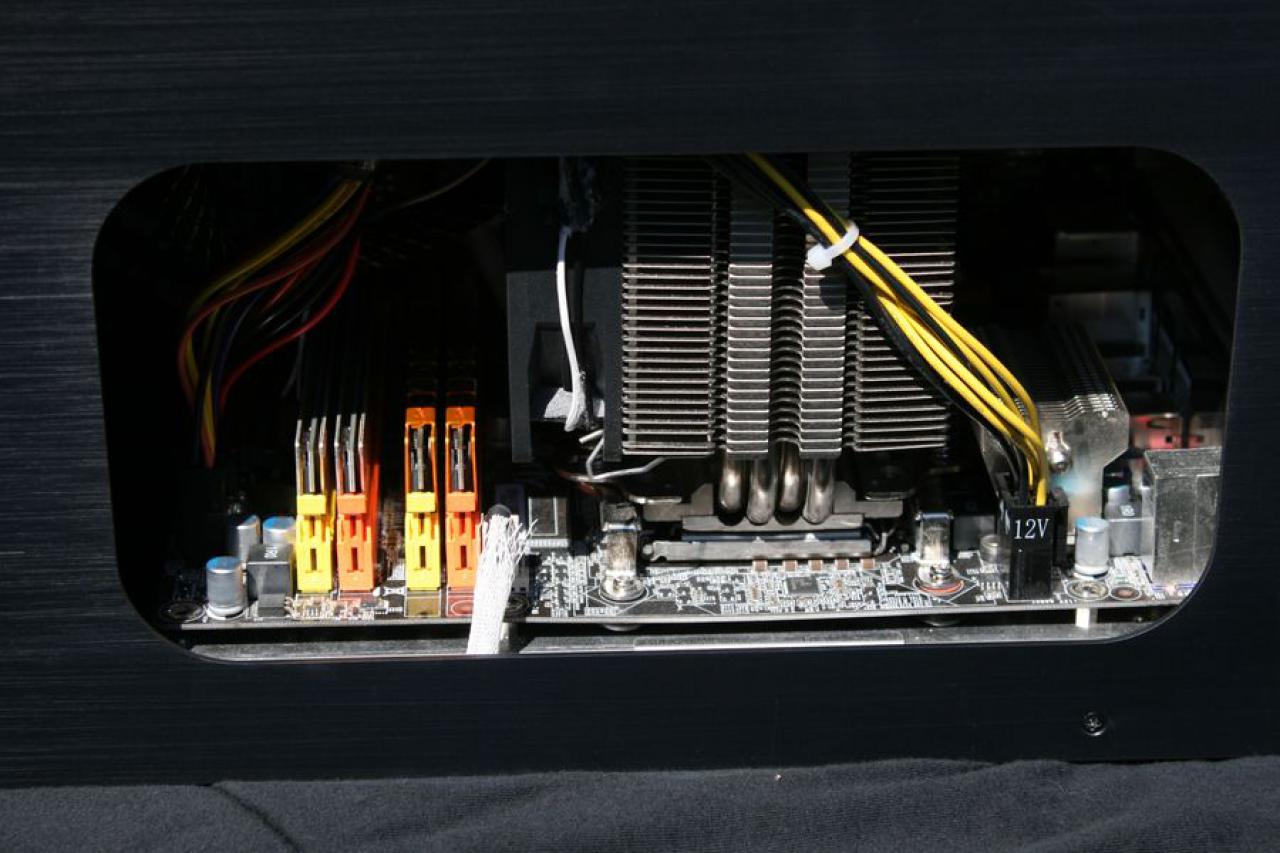 [19/06/2009] Lian Li PC-V350B Black 'n' Orange Mod (16)
