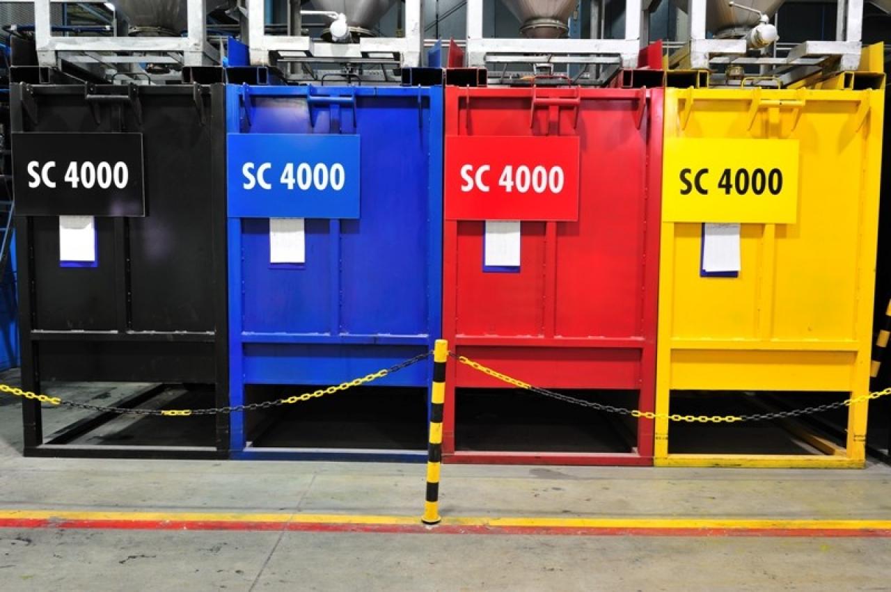 [09/07/2009] Rollenoffset für den Heftinhalt: Farbtanks für die zentrale Versorgung mehrerer Rollenoffsetmaschine (Rotation) für den Heftinhalt.