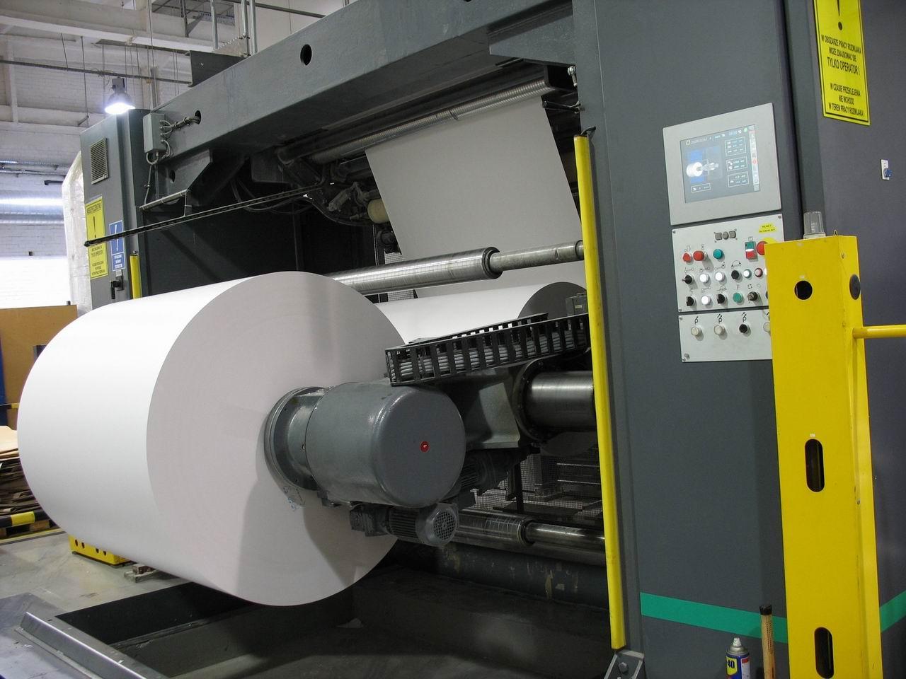[09/07/2009] Rollenoffset für den Heftinhalt: Ein Rollenwechsler an einer Offsetrotation für den Inhaltsdruck. Immer zwei Papierrollen zum „fliegenden“ Rollenwechsel bei voller Produktionsgeschwindigkeit.