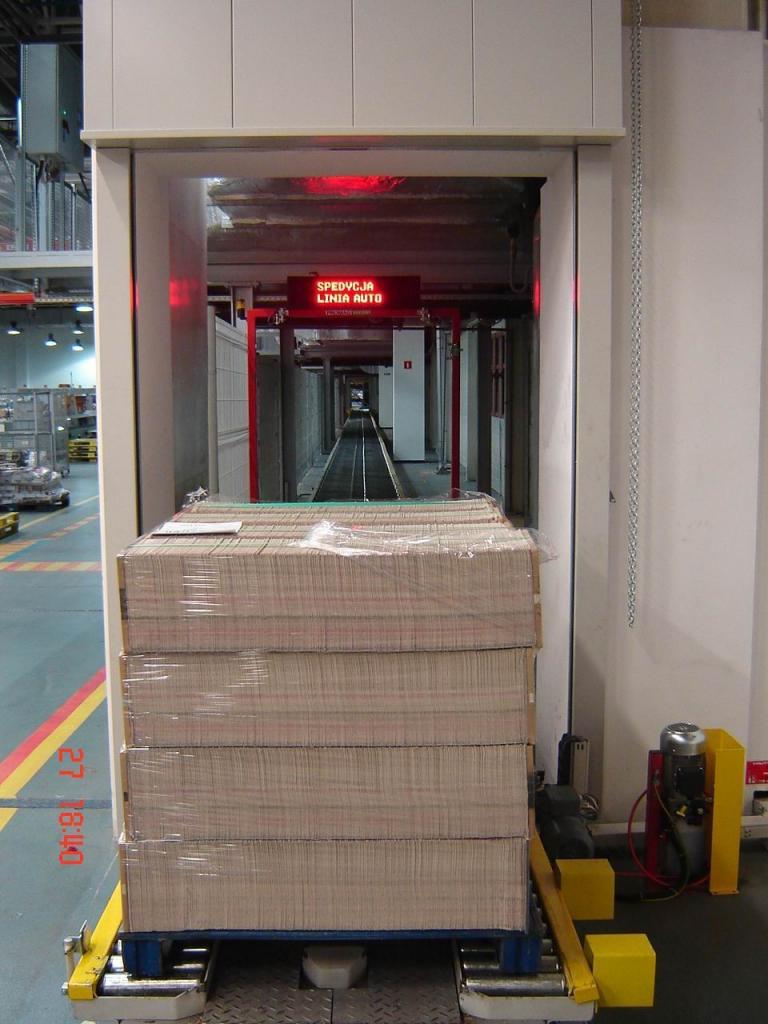 [09/07/2009] Druckweiterverarbeitung: Automatischer Transport der Druckbögen gepresst in Stangenauslage an den Klebebinder.