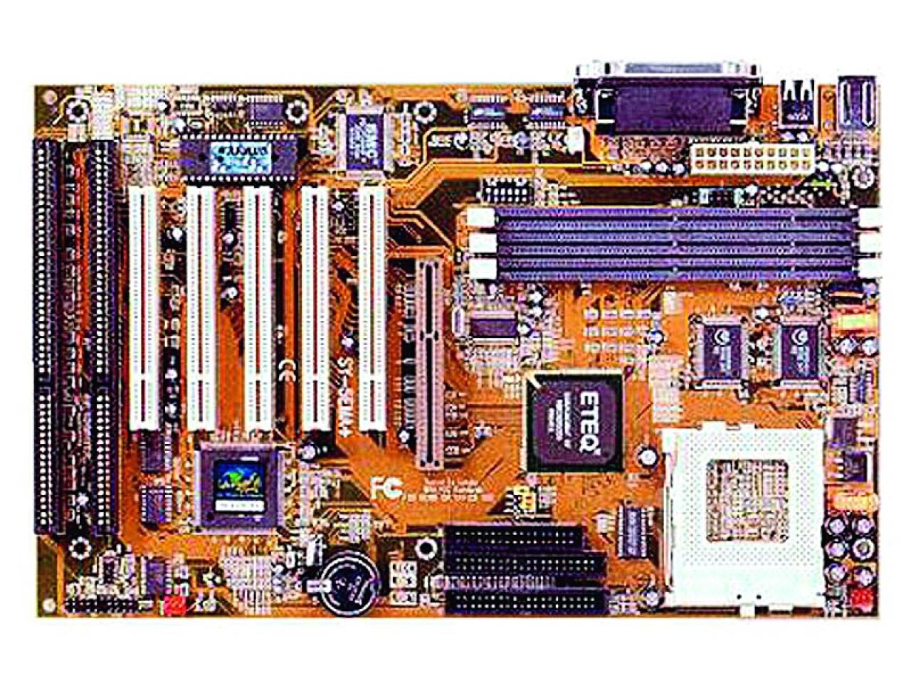 [02/07/2009] ATX-Pentium-Platine von 1993: Mit dem Pentium kamen die ersten PCI-Steckplätze.