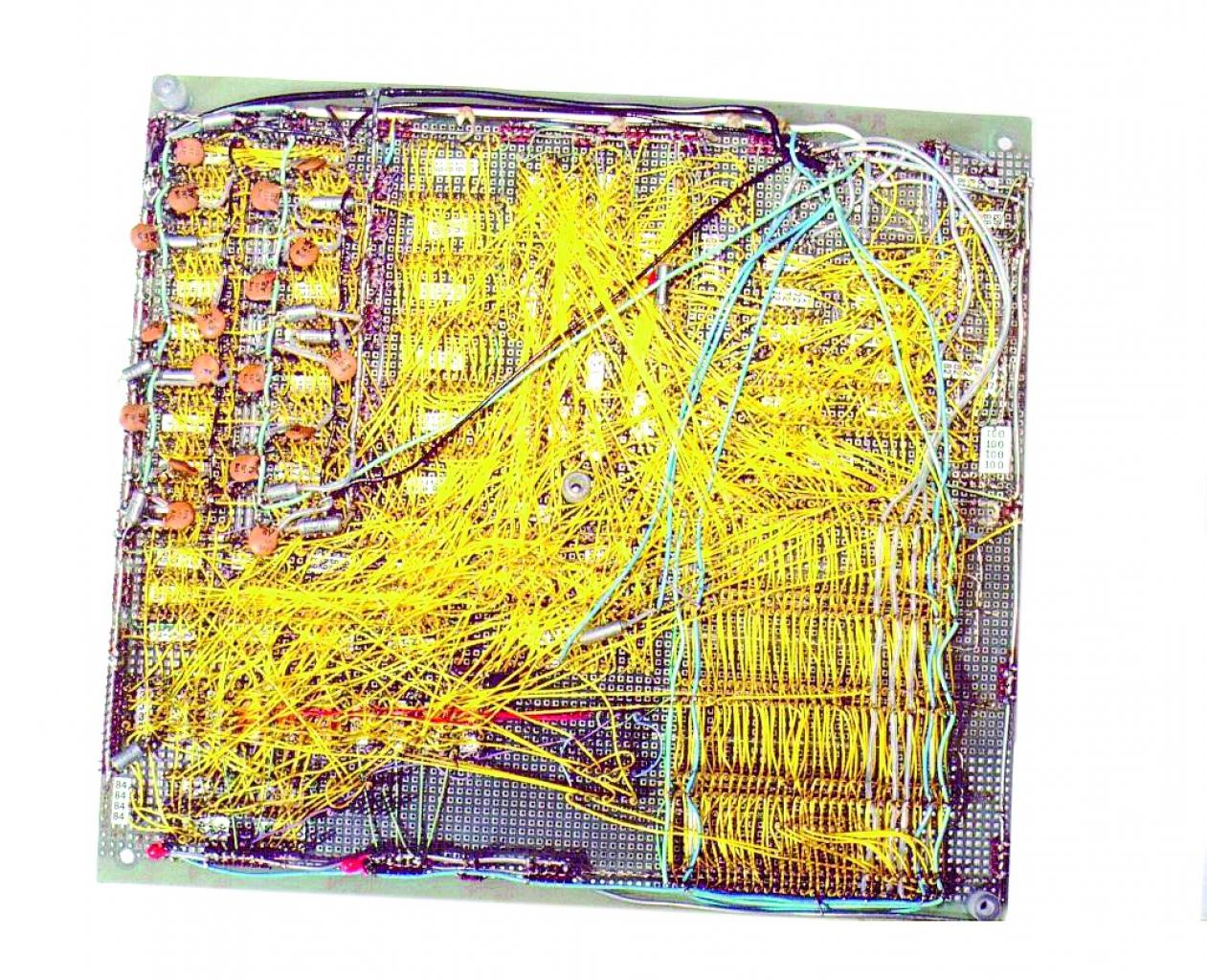 [02/07/2009] Prototyp: Die ersten Prototypen-Mainboards für den IBM-PC wurden noch frei verdrahtet, um zu testen, ob die Platine überhaupt wie geplant funktioniert.