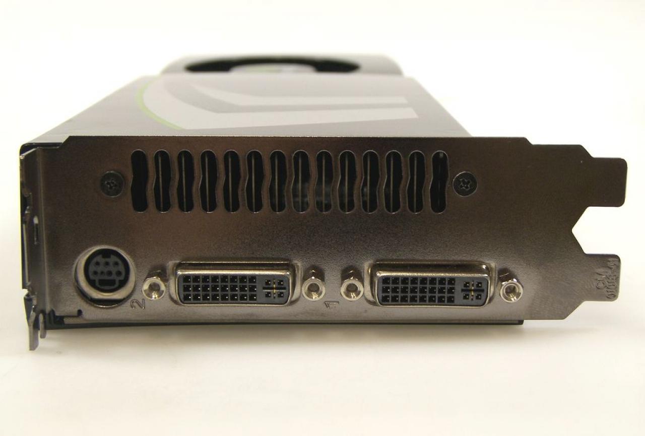 [29/07/2009] Zwei Grafikausgänge sind auch bei Nvidia inwzwischen längst Standard (hier eine Geforce GTX 260).