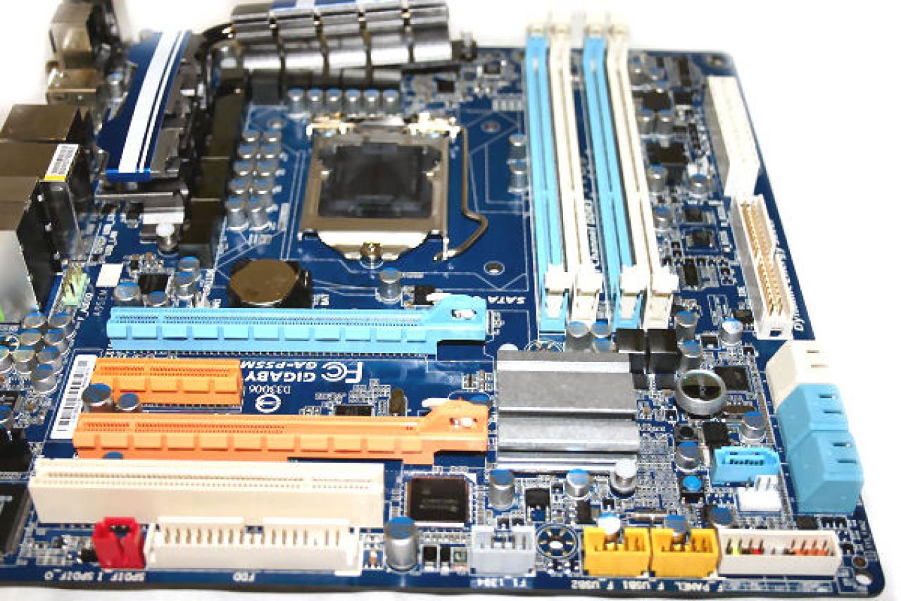 [13/07/2009] Mit dem GA-P55M-UD4 stellt Gigabyte das erste Micro-ATX-Mainboard für Intels kommende Lynnfield-Generation (Core i5) vor. (4)