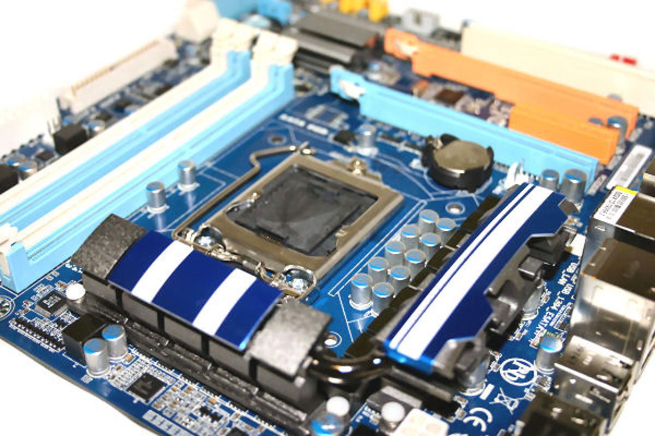 [13/07/2009] Mit dem GA-P55M-UD4 stellt Gigabyte das erste Micro-ATX-Mainboard für Intels kommende Lynnfield-Generation (Core i5) vor. (5)