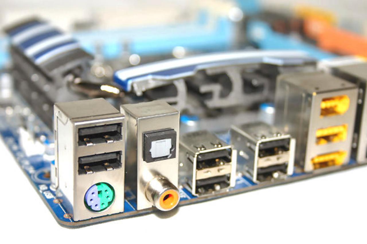 [13/07/2009] Mit dem GA-P55M-UD4 stellt Gigabyte das erste Micro-ATX-Mainboard für Intels kommende Lynnfield-Generation (Core i5) vor. (6)