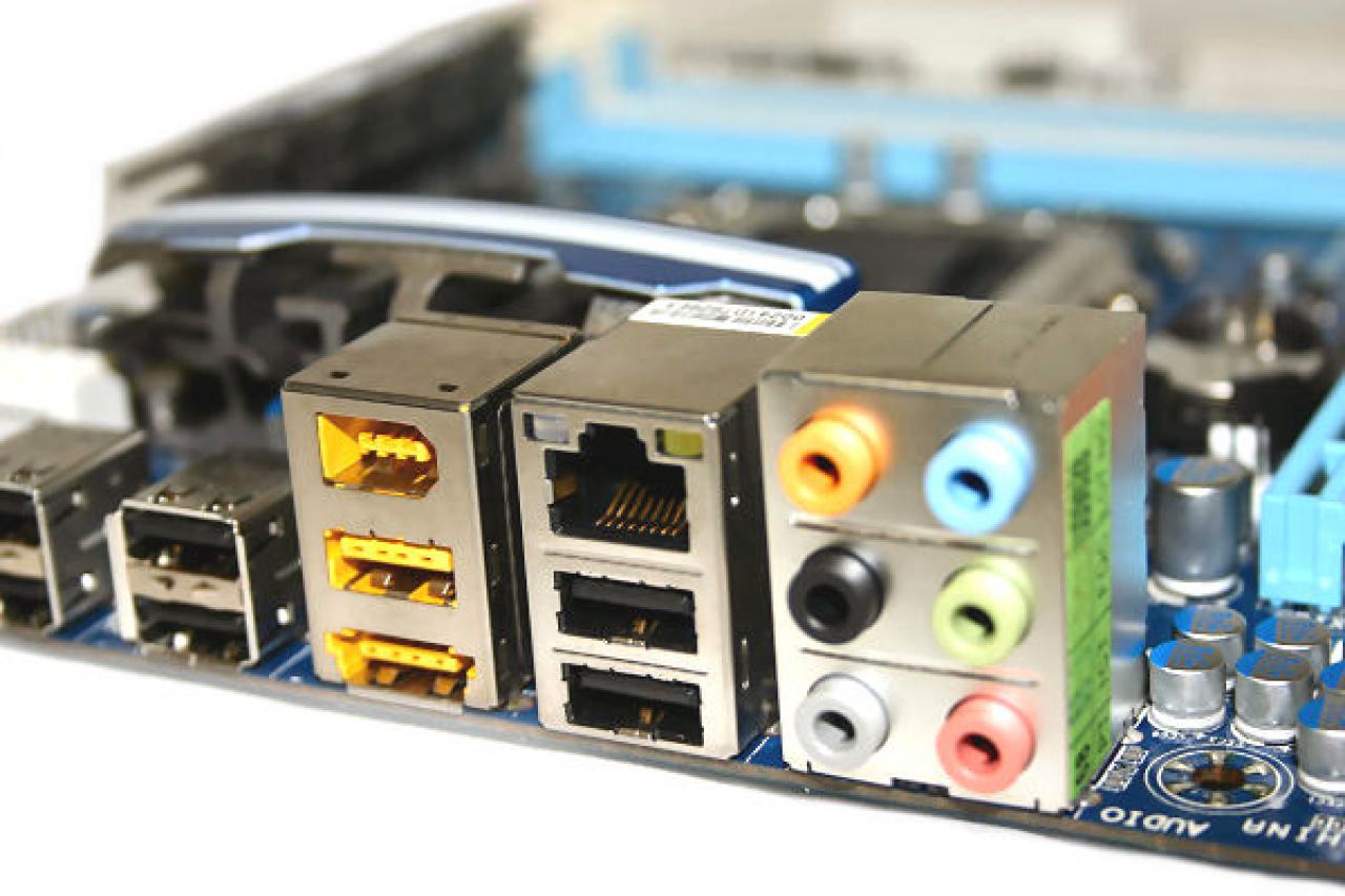 [13/07/2009] Mit dem GA-P55M-UD4 stellt Gigabyte das erste Micro-ATX-Mainboard für Intels kommende Lynnfield-Generation (Core i5) vor. (7)