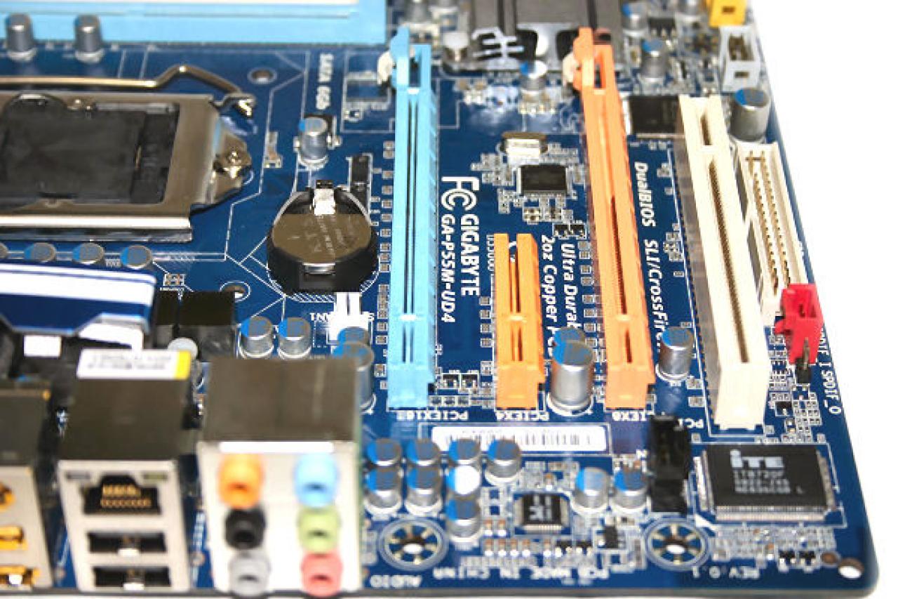 [13/07/2009] Mit dem GA-P55M-UD4 stellt Gigabyte das erste Micro-ATX-Mainboard für Intels kommende Lynnfield-Generation (Core i5) vor. (11)