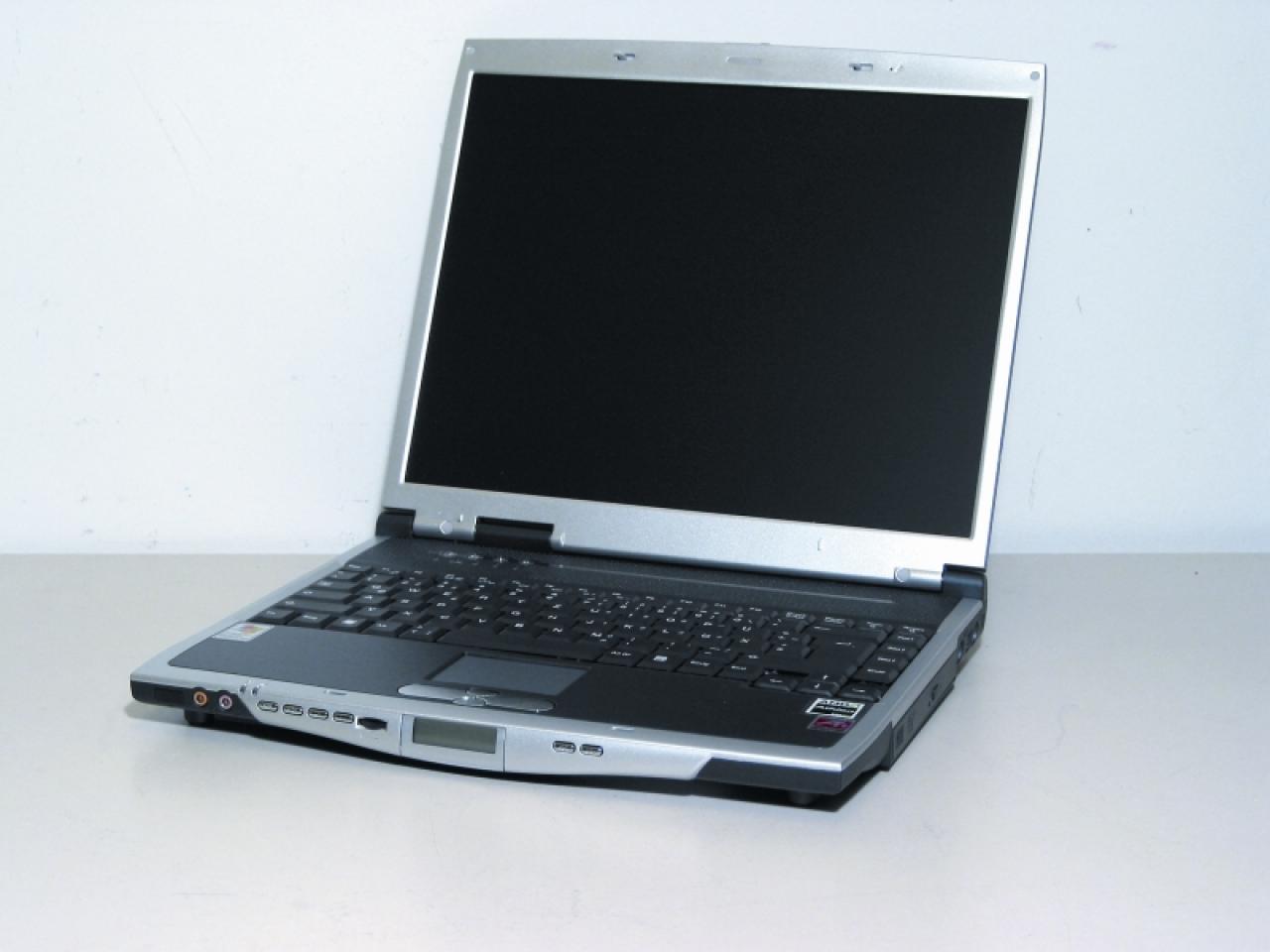 [17/07/2009] Das Peacock verfügte Mitte 2003 über Mobility Radeon 9600, Athlon XP-M 2500+ und 512 MiByte DDR-SDRAM.