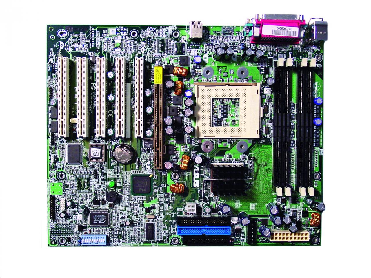 [02/07/2009] Pentium-4-Platine von 2000: Ein gutes Dutzend Funktionen sind mittlerweile integriert.
