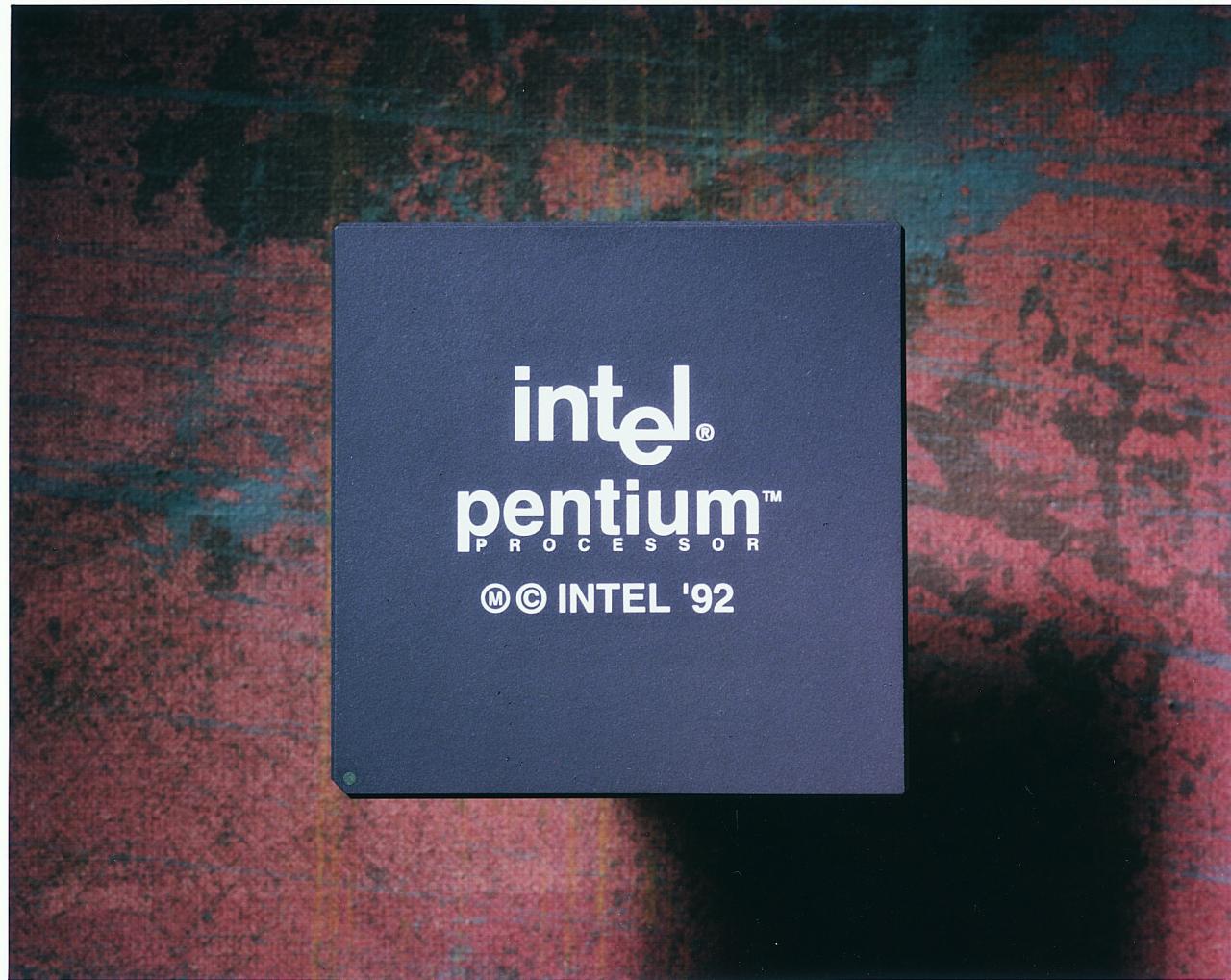 [08/07/2009] Intels Ur-Pentium mit dem FDIV-Bug. Was haben wir gelacht, als dieses Problem bekannt wurde. Viel schlimmer war die Leistung, denn so mancher 486er war anfangs schneller.