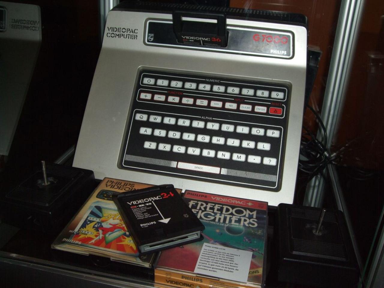 [22/08/2009] 1978: Philips G7000/Odyssey 2, frühe Modulkonsole