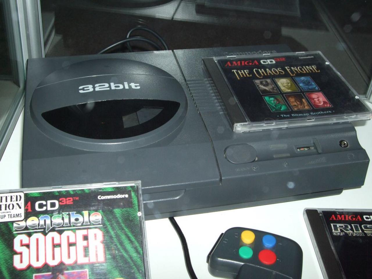 [22/08/2009] Amiga CD32 - noch eine von vielen gescheiterten frühen CD-Konsolen