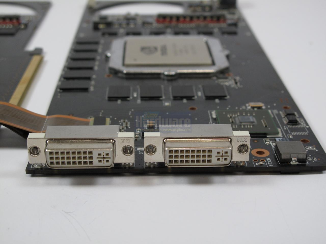 [31/08/2009] Asus Mars: Die zweite Platine beherbergt zwei Dual-Link-DVI-Ports.