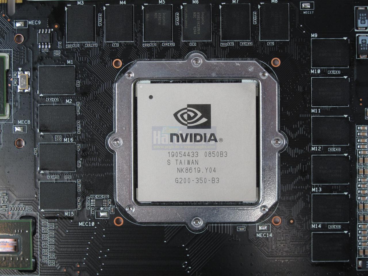 [31/08/2009] Asus Mars: Zwei GT200b-GPUs im B3-Stepping werden von zweimal 2.048 MiByte GDDR3-RAM flankiert.