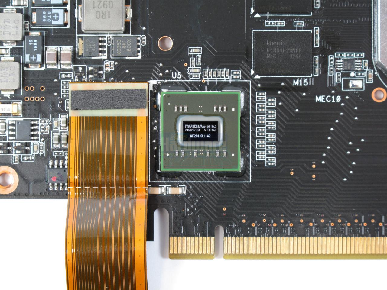 [31/08/2009] Asus Mars: NF200-SLI-Chip plus SLI-Bridge links daneben