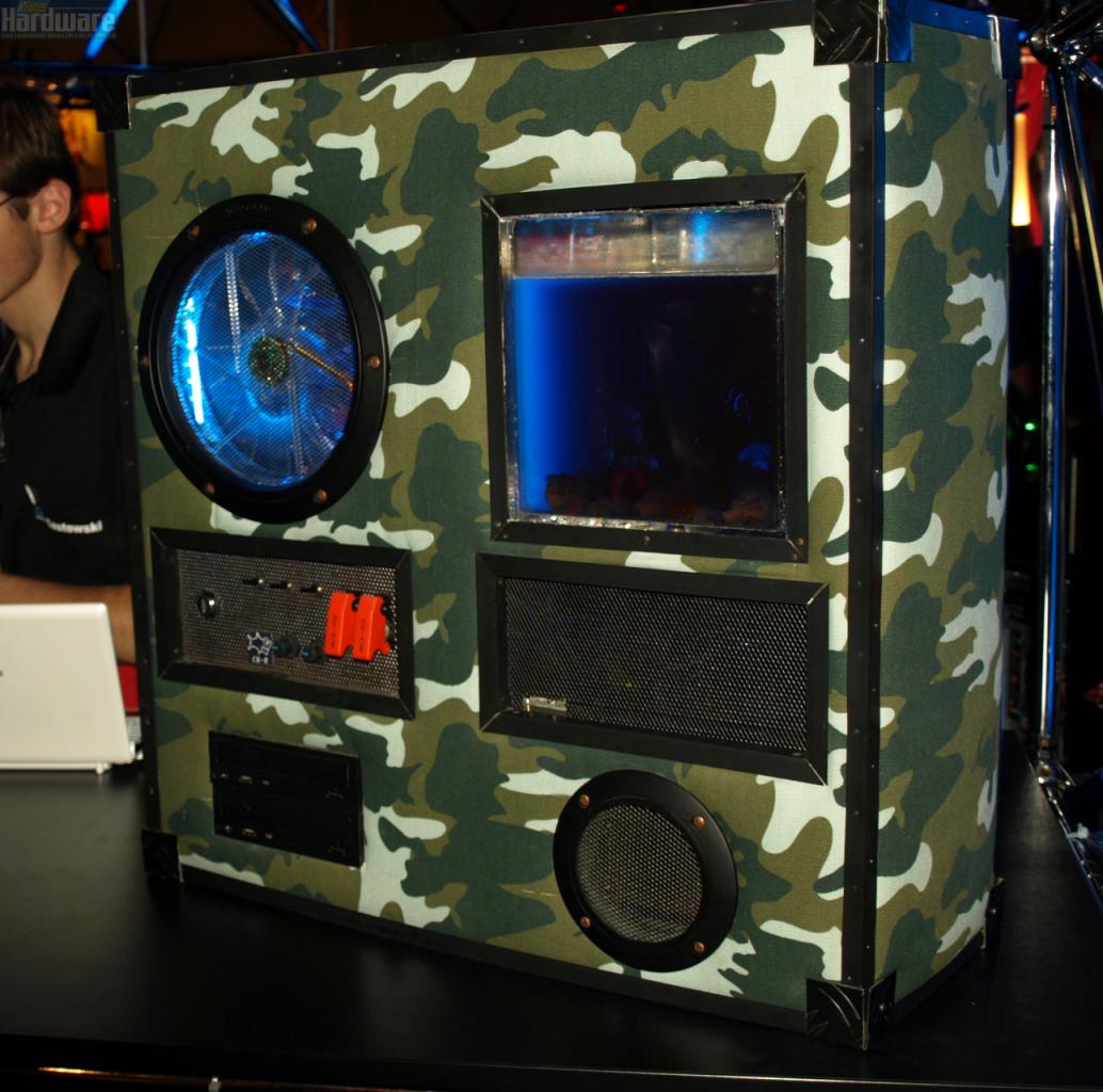 [02/08/2009] Games Convention Online 2009: Casemods (5)