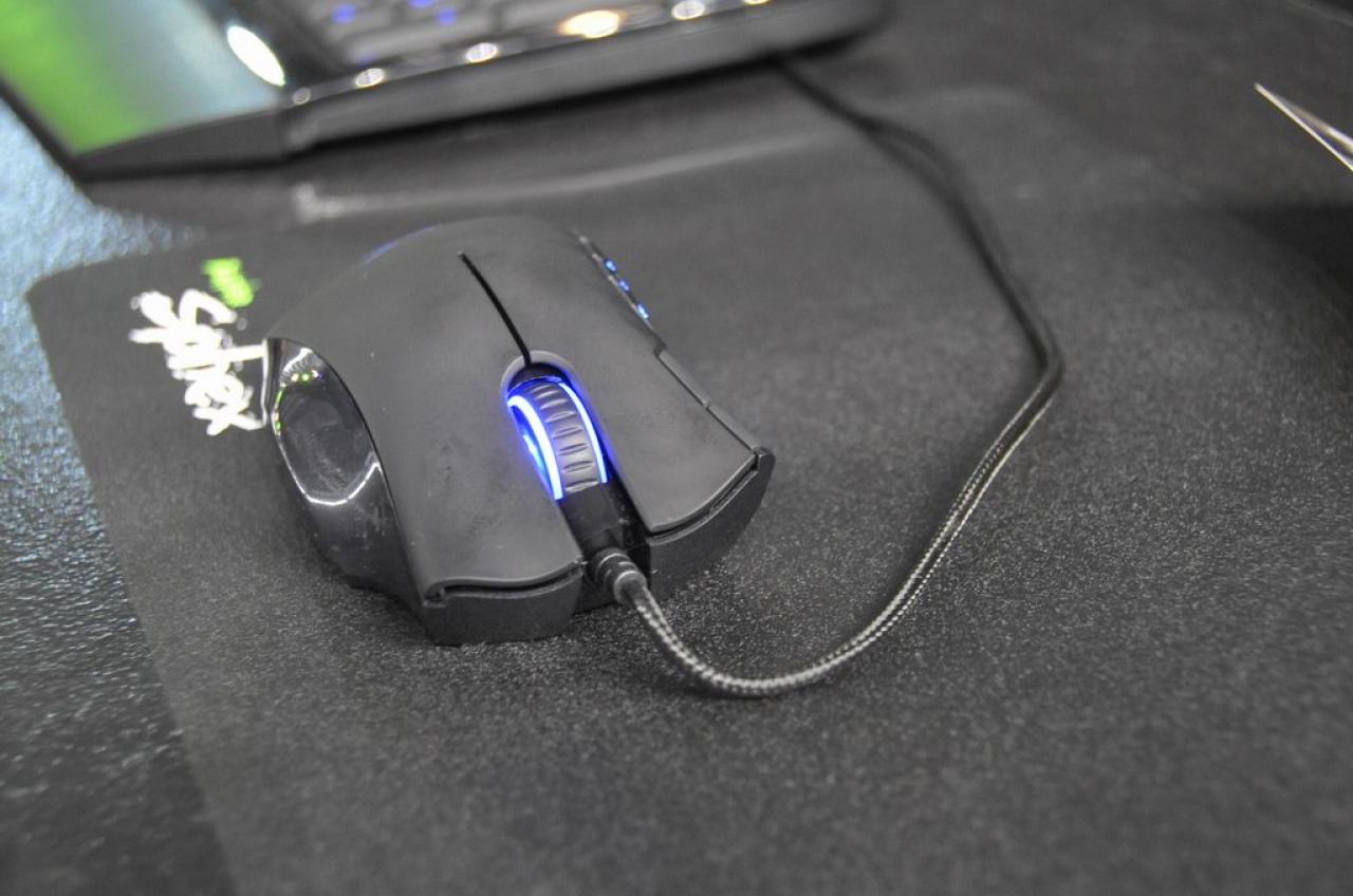 [21/08/2009] Bilder der Razer Naga direkt von der Gamescom. (2)