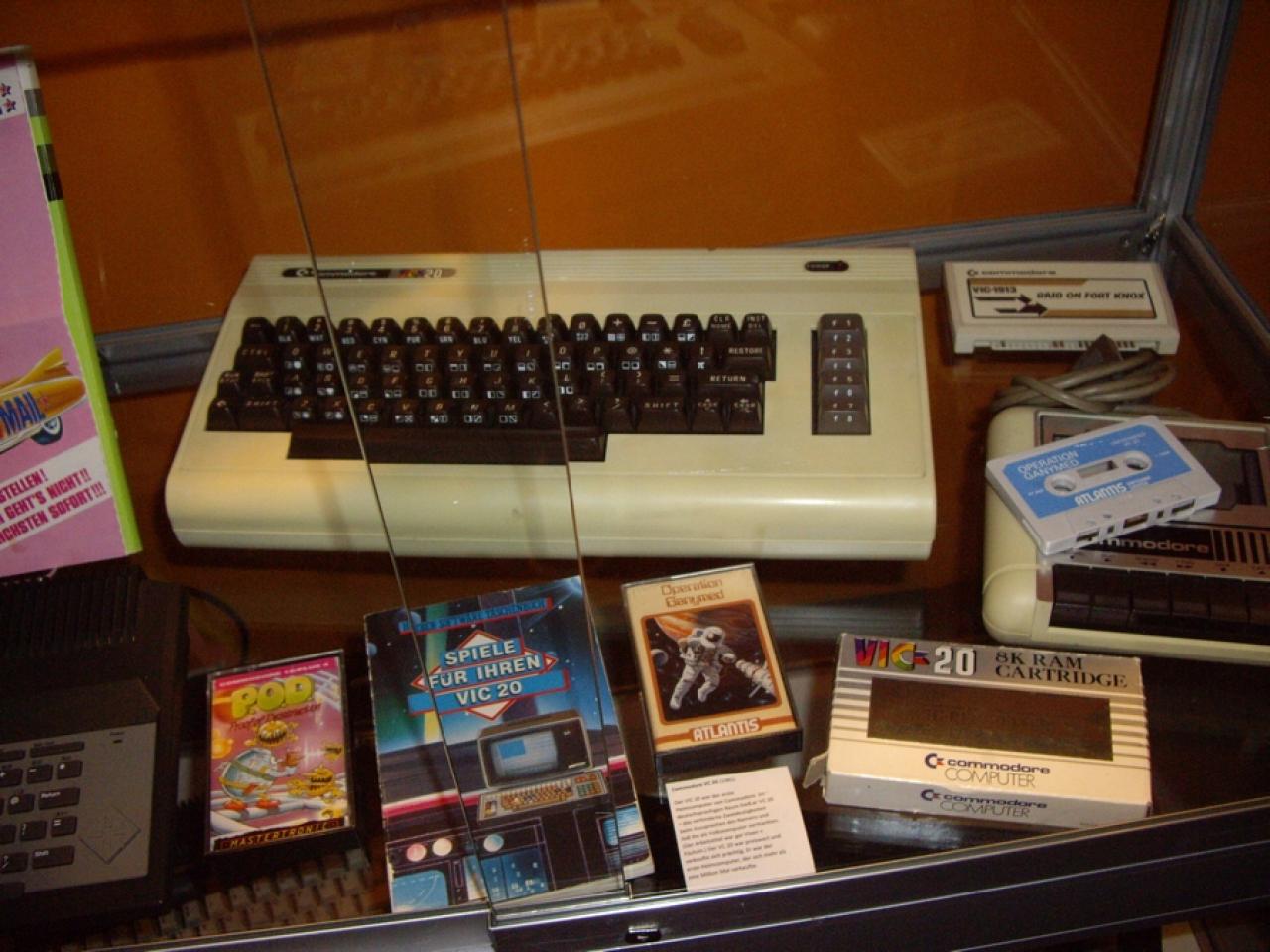 [25/08/2009] Commodore VC-20 (1981)