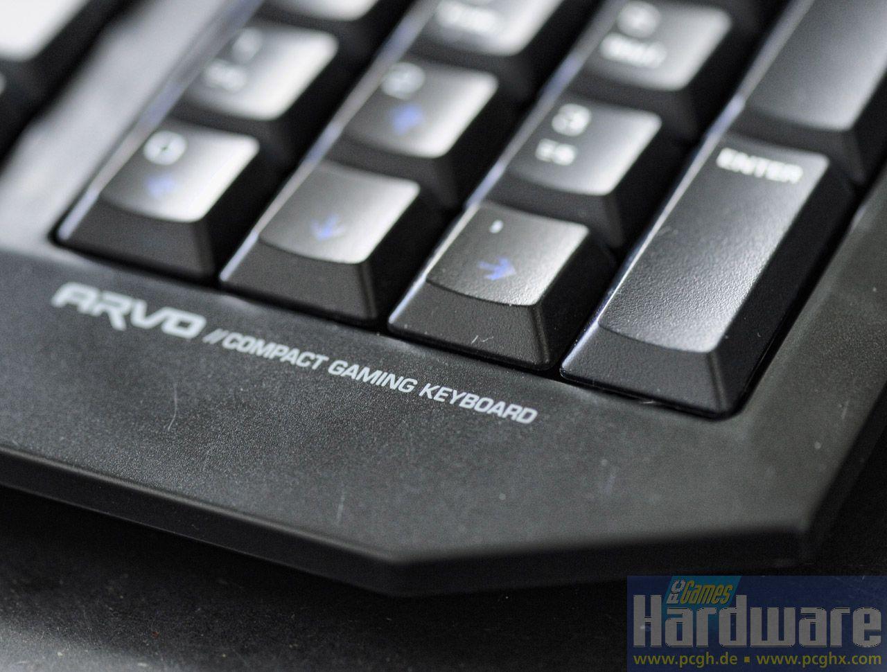 [04/08/2009] Roccat Arvo: Die Pfeiltasten auf dem Num-Pad sowie die beiden programmierbaren Makrotasten (von insgesamt fünf) im Detail.