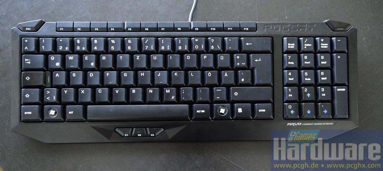 [04/08/2009] Roccat Arvo: Das kompakte Layout in der Draufsicht. Gut zu erkennen sind der entfernte Mittelblock und die Daumentasten. (1)
